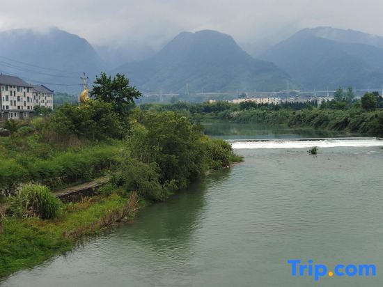 Лишуй: Songyang Yuequanzhuang Inn