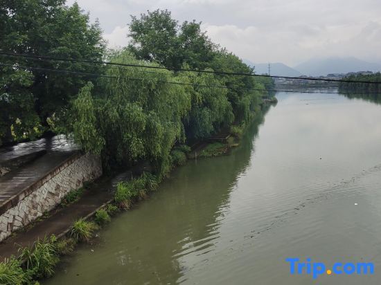 Лишуй: Songyang Yuequanzhuang Inn