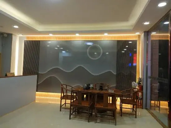Чжаоцин: Dinghu Tiantian Business Hotel