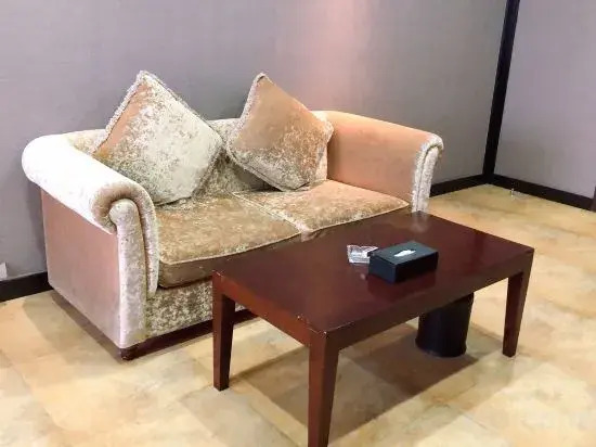 Тайчжоу: Linhai Phoenix Town Business Hotel
