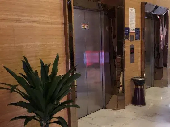 Тайчжоу: Linhai Phoenix Town Business Hotel