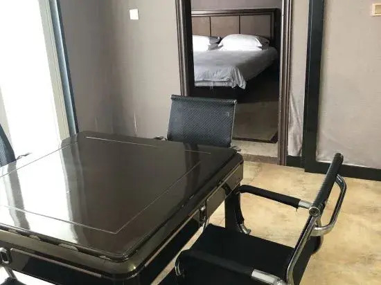Тайчжоу: Linhai Phoenix Town Business Hotel