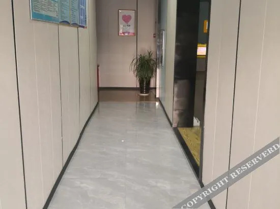 Цзинин: Home Inn Huayi (Jiaxiang Railway Station Plaza)