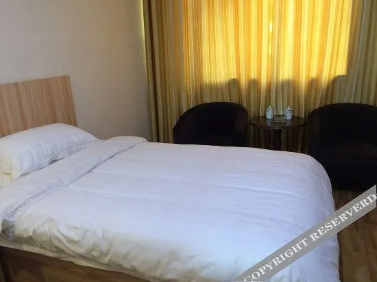 Цзинин: Home Inn Huayi (Jiaxiang Railway Station Plaza)