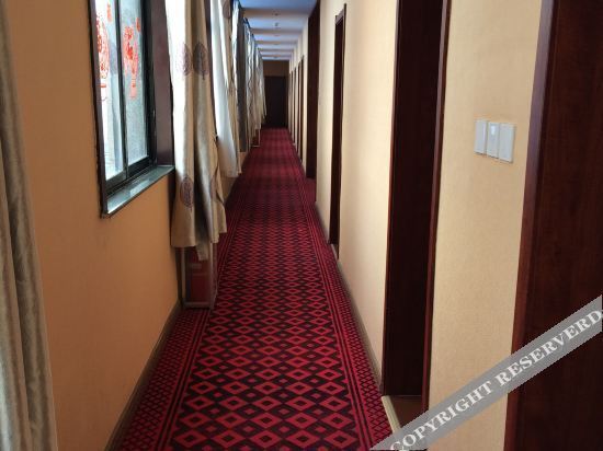 Цзинин: Home Inn Huayi (Jiaxiang Railway Station Plaza)