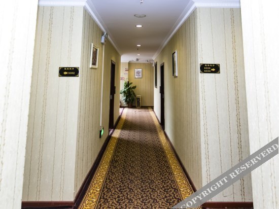 Чунцин: Yunan Business Hotel (Chongqing 9km Used Car Market Store)