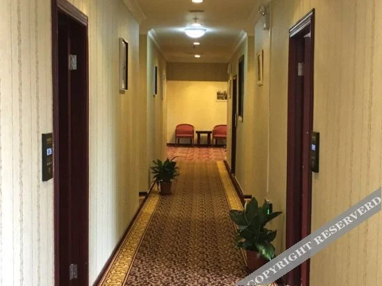 Чунцин: Yunan Business Hotel (Chongqing 9km Used Car Market Store)