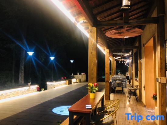 Ханчжоу: Hangzhou Panyuan Yunman red maple homestay
