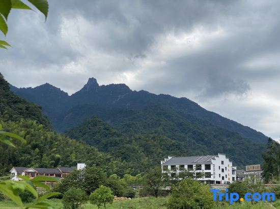 Шанграо: Sanqingshan Huiyin Hostel