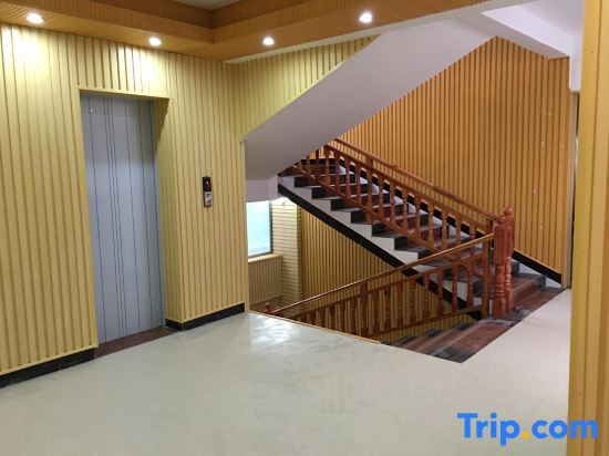 Хэчжоу: Zhaoping Huangyao Holiday Inn