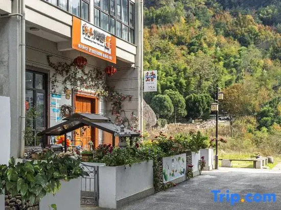 Шаоксинг: Xinchang Peak Qingshan Home stay