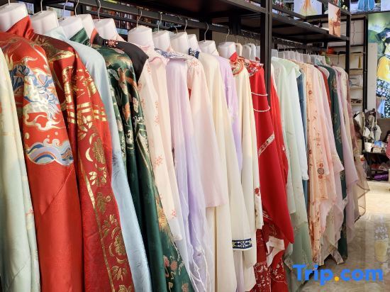 Дунъян: June Shiguang Homestay (hengdian movie and television city branch)