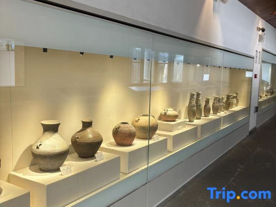 Xuancheng: ELong Hotel (Jixi Museum)