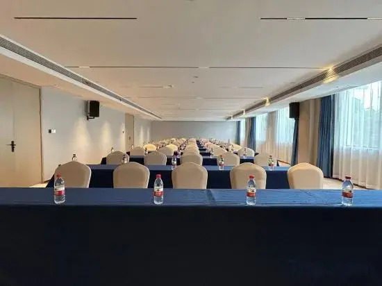 Xuancheng: ELong Hotel (Jixi Museum)