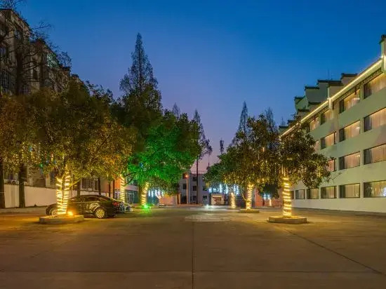 Xuancheng: ELong Hotel (Jixi Museum)