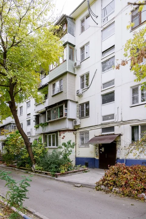 Астрахань: Квартира Green FOX с большой спальней и кухней в самом центре города