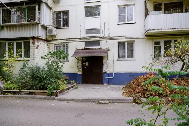 Астрахань: Квартира Green FOX с большой спальней и кухней в самом центре города