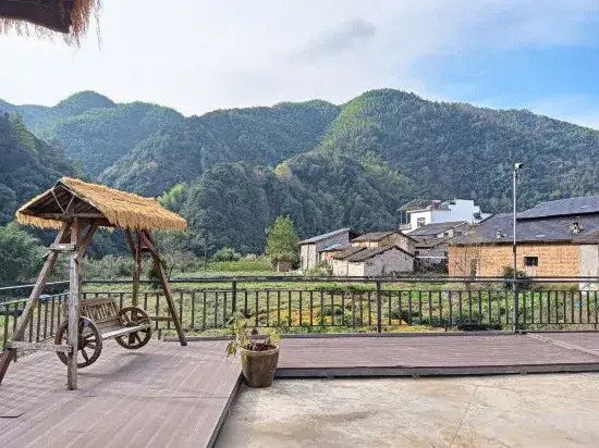 Хуаншань: Xiuning Liu Jie's Family Farmhouse