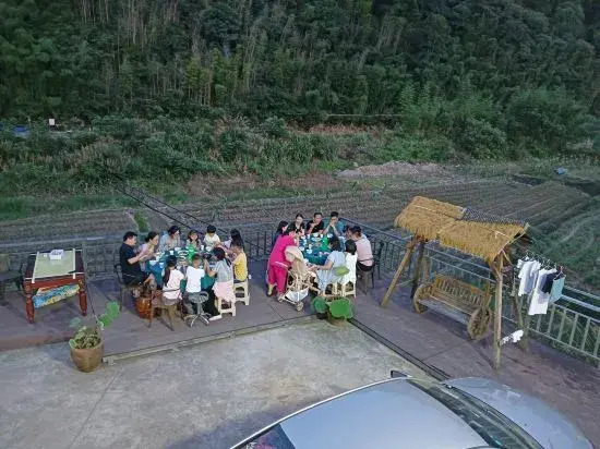 Хуаншань: Xiuning Liu Jie's Family Farmhouse