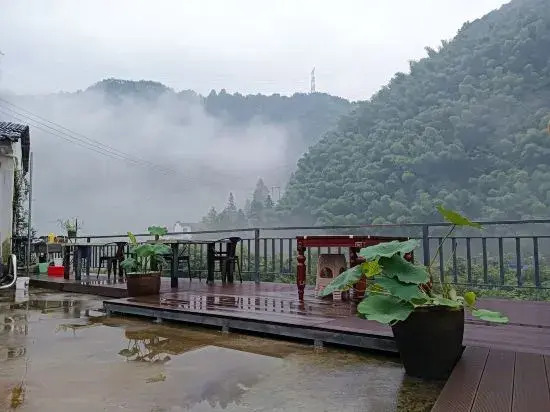 Хуаншань: Xiuning Liu Jie's Family Farmhouse