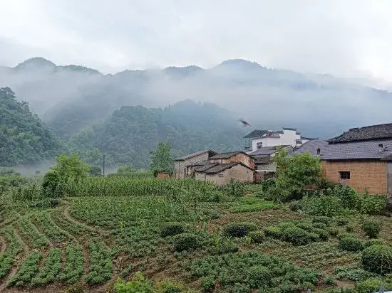 Хуаншань: Xiuning Liu Jie's Family Farmhouse