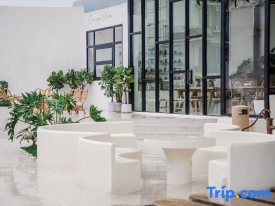 Яншо: Orange white Vacation Homestay
