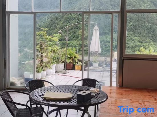 Дечен: Gongshan Yike Hotel