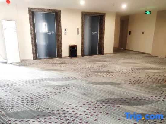 Интань: Lifeng Hotel Universal Pearl City Store