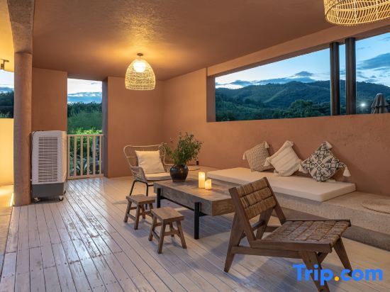 Хучжоу: In Murakami·Moganshan Hot Spring Resort Homestay (Firefly Base)