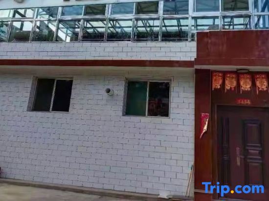 Люян: Jiaocheng City Xinjia Farm House