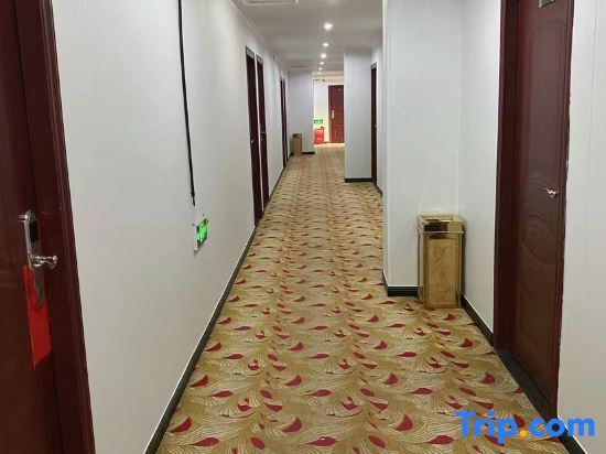 Йиян: Dijing Holiday Inn