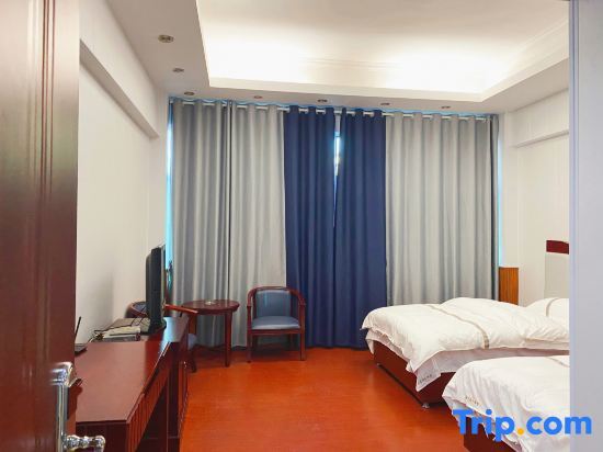 Йиян: Dijing Holiday Inn