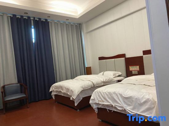 Йиян: Dijing Holiday Inn