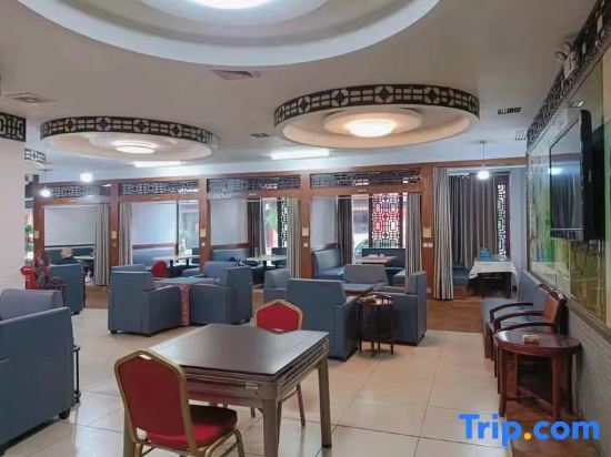 Йиян: Dijing Holiday Inn