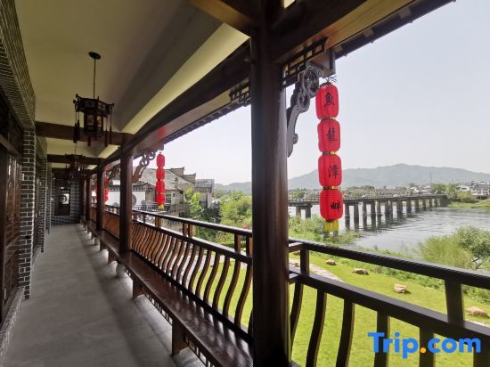 Хуаншань: Taohuatan River View Pool Yulongtanpan Inn