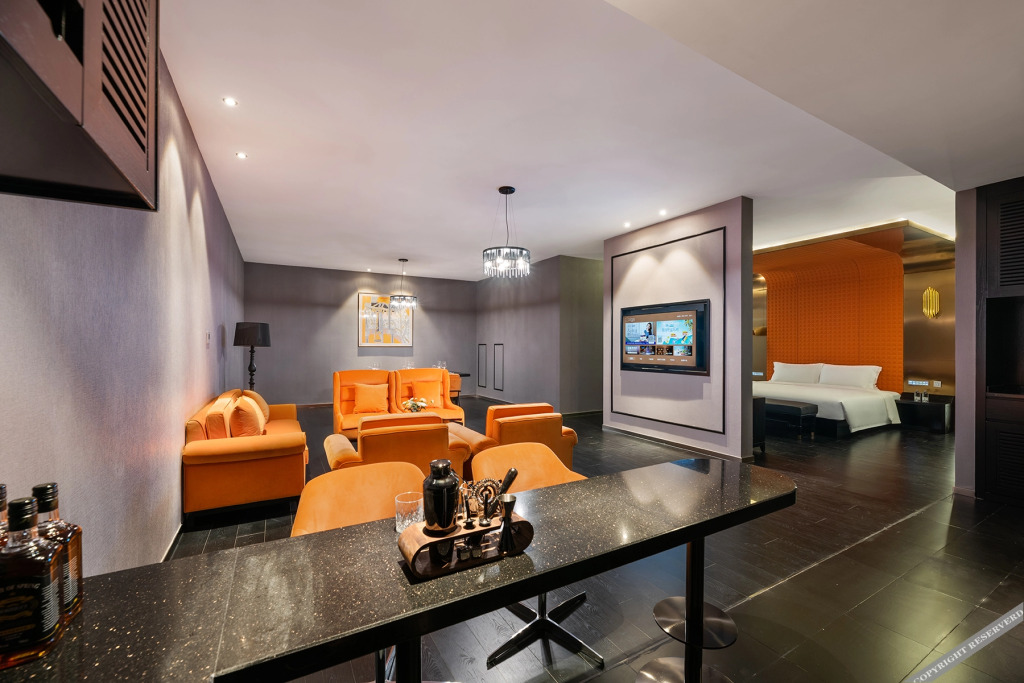 Паниин: Crystal Orange Hotel· Panjinwenlv International City