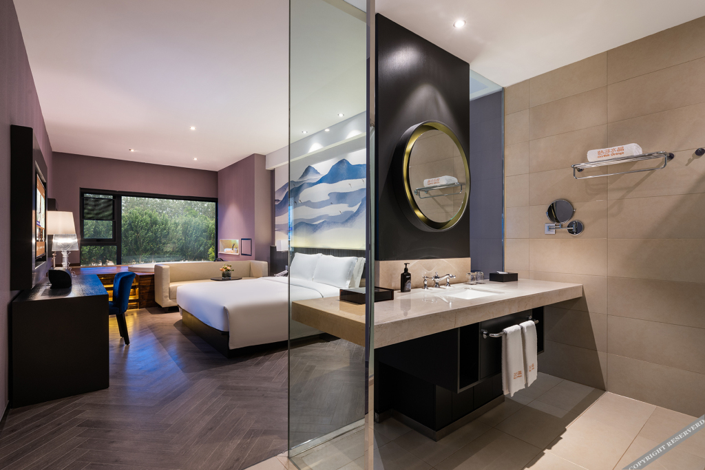 Паниин: Crystal Orange Hotel· Panjinwenlv International City