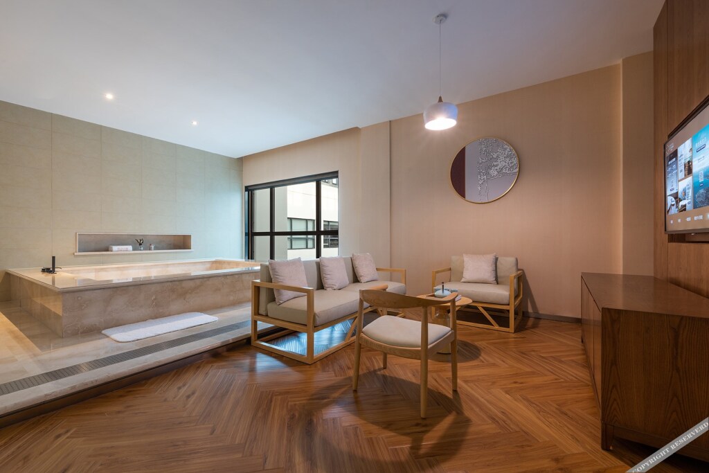 Паниин: Crystal Orange Hotel· Panjinwenlv International City