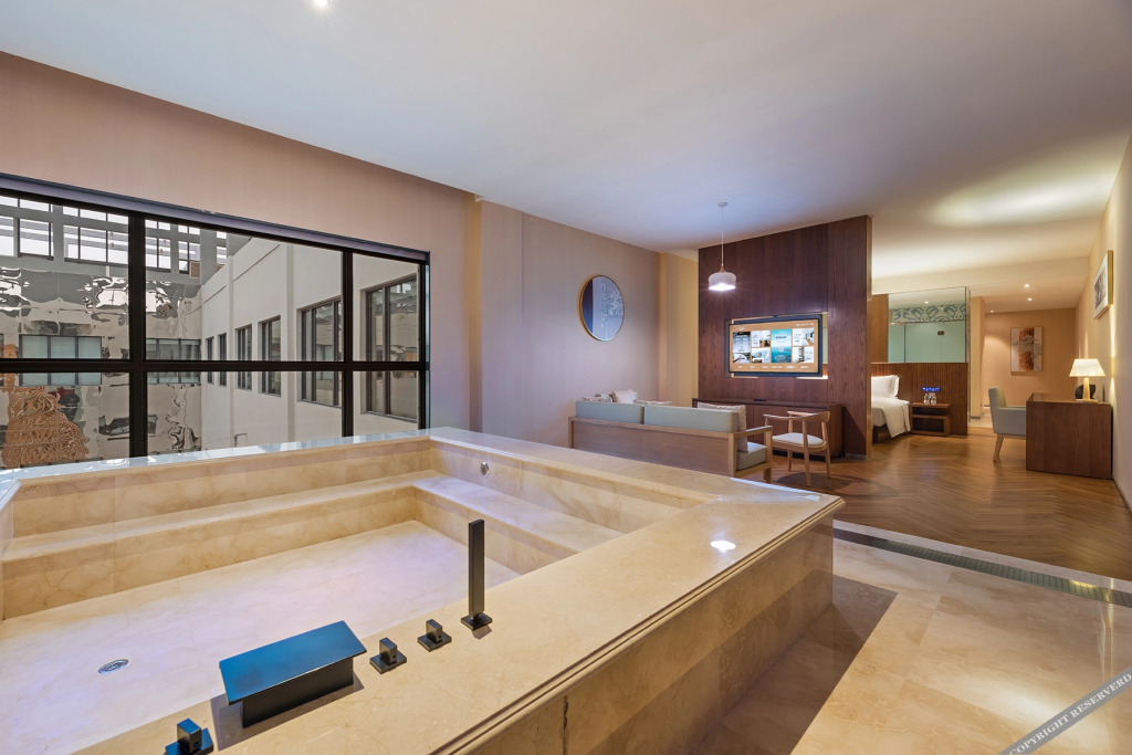 Паниин: Crystal Orange Hotel· Panjinwenlv International City