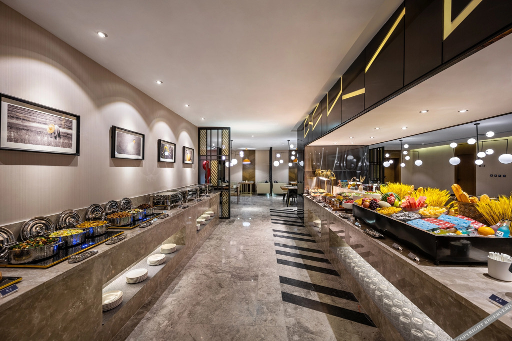 Паниин: Crystal Orange Hotel· Panjinwenlv International City