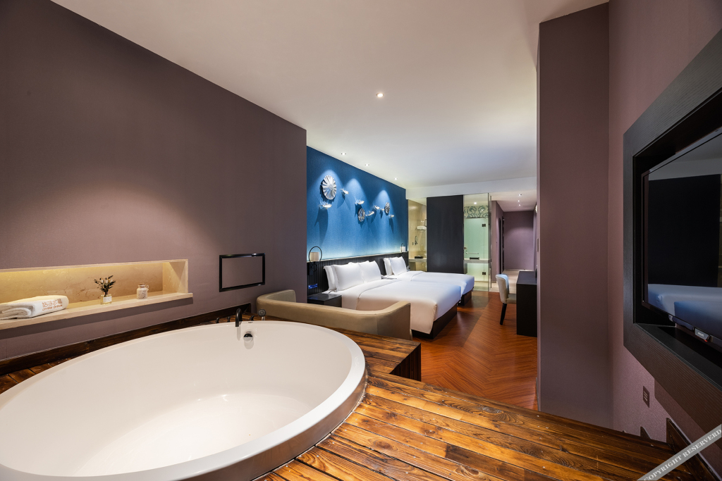 Паниин: Crystal Orange Hotel· Panjinwenlv International City