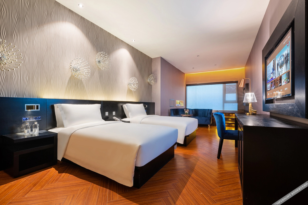 Паниин: Crystal Orange Hotel· Panjinwenlv International City