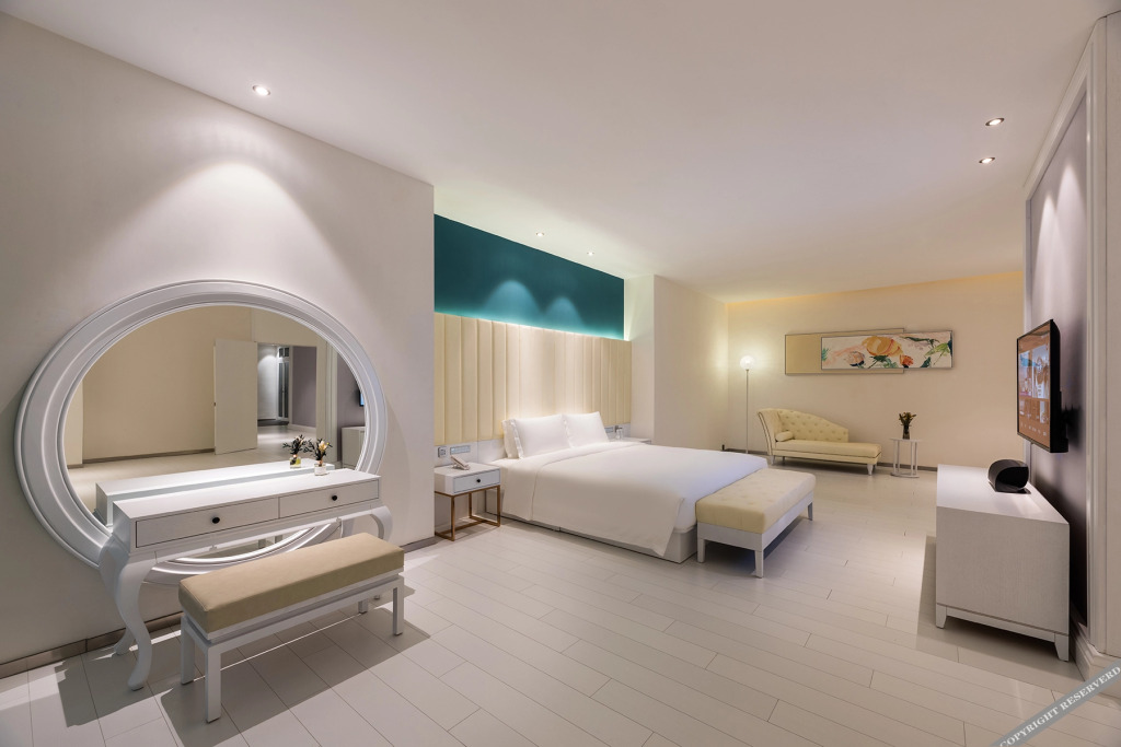 Паниин: Crystal Orange Hotel· Panjinwenlv International City