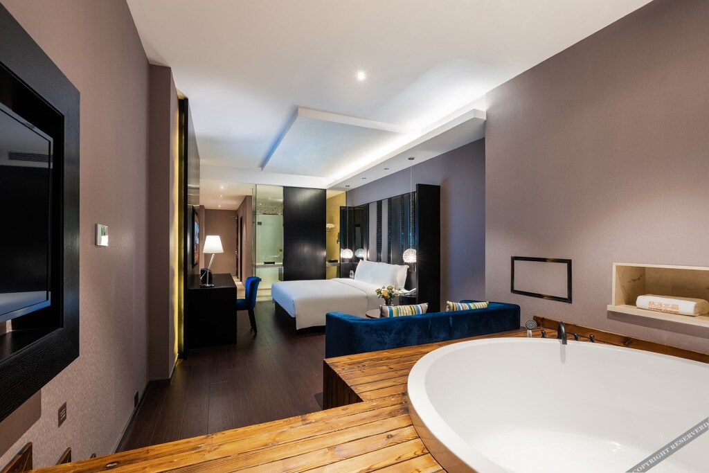 Паниин: Crystal Orange Hotel· Panjinwenlv International City