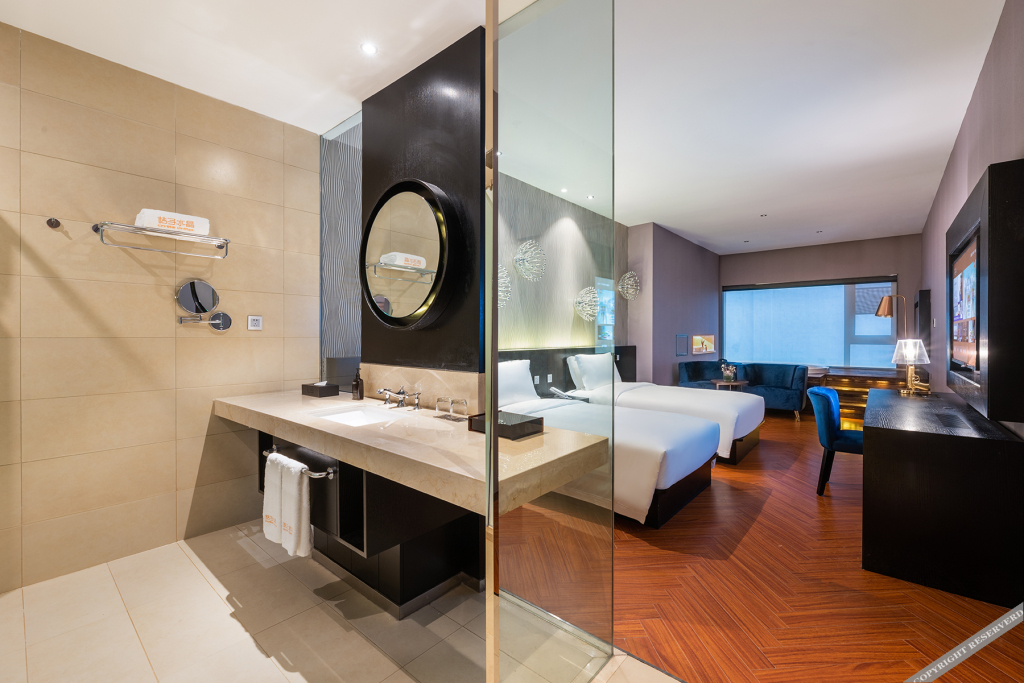 Паниин: Crystal Orange Hotel· Panjinwenlv International City