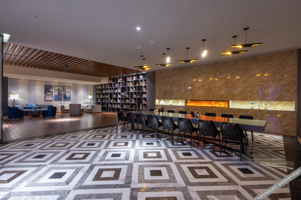 Паниин: Crystal Orange Hotel· Panjinwenlv International City