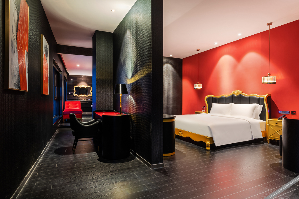 Паниин: Crystal Orange Hotel· Panjinwenlv International City