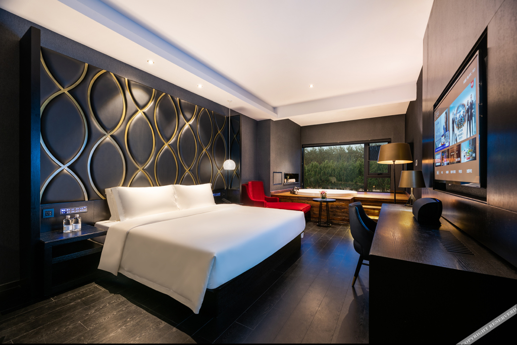 Паниин: Crystal Orange Hotel· Panjinwenlv International City