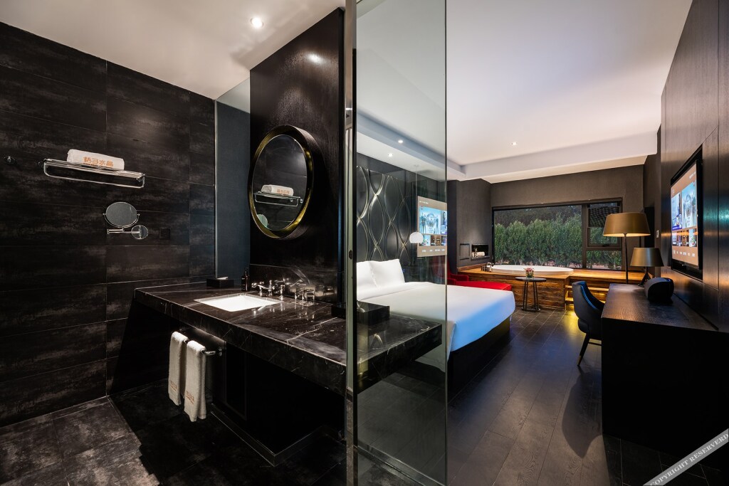 Паниин: Crystal Orange Hotel· Panjinwenlv International City