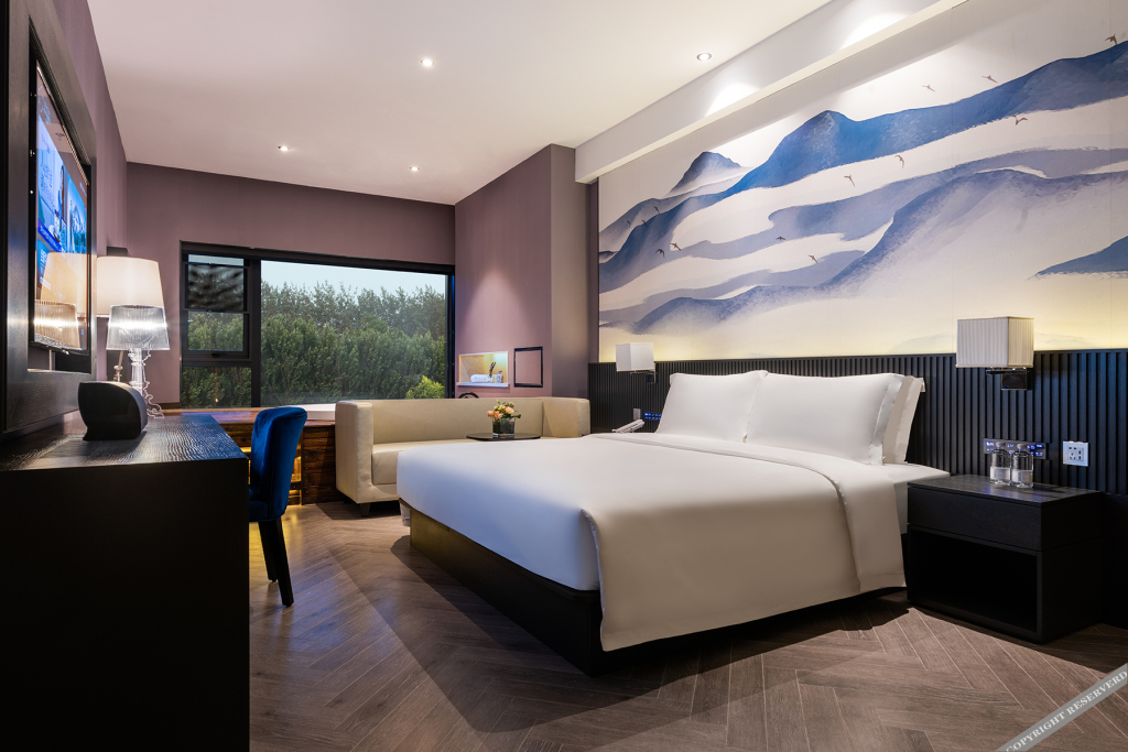 Паниин: Crystal Orange Hotel· Panjinwenlv International City
